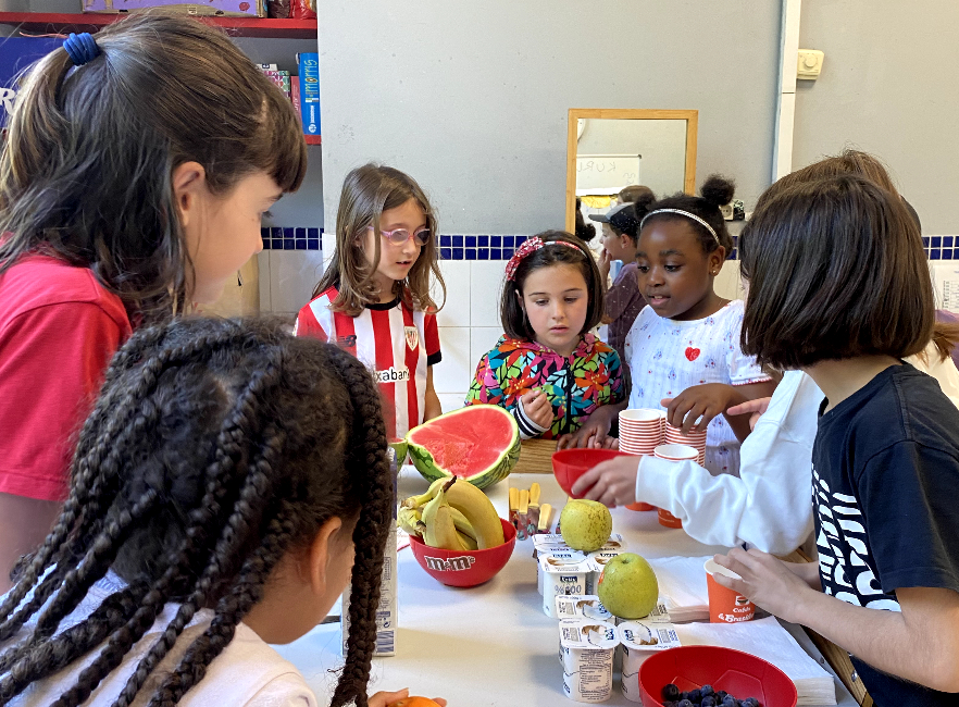 [ARGAZKI GALERIA] LH: Fruta-irabiakiak prestatzen