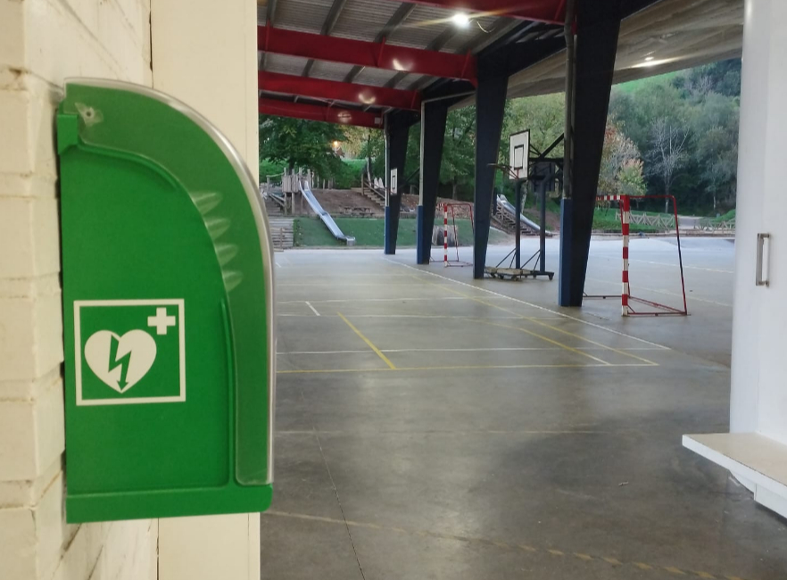 En la ikastola hemos puesto un desfibrilador