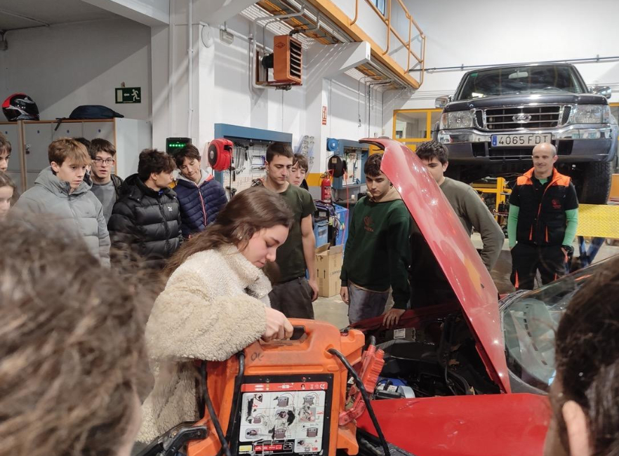 [GALERÍA DE FOTOS] El alumnado de 4º de la ESO visitó las instalaciones de la Formación Profesional de Iurreta