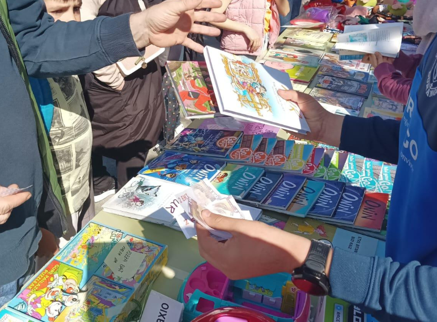 Eskerrik asko azoka solidarioan parte hartu duzuen guztioi!