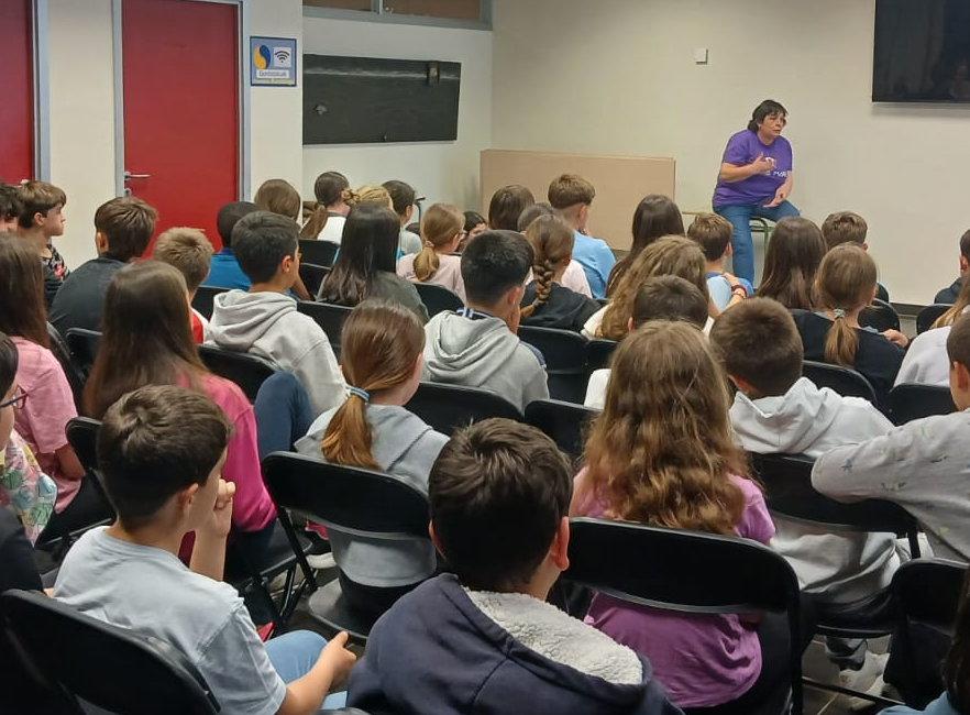 LH6: Aita Mari itsasontziko kide baten bisita