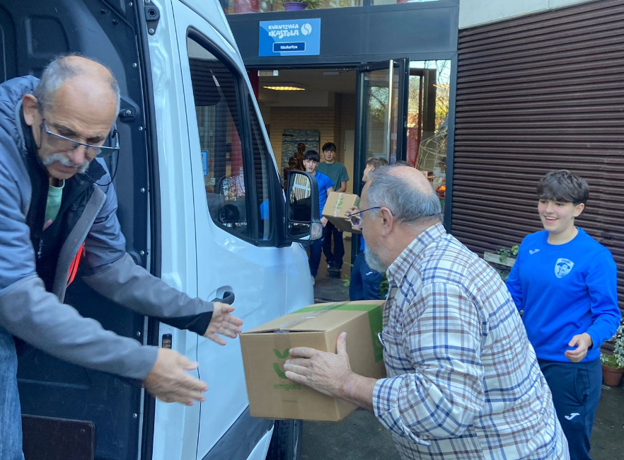 Errigorako eskaerak jaso ditzakezue. Euskarari puzka!